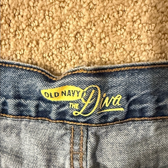 Stylish Blue Denim Women's Shorts - Picture 2 of 4